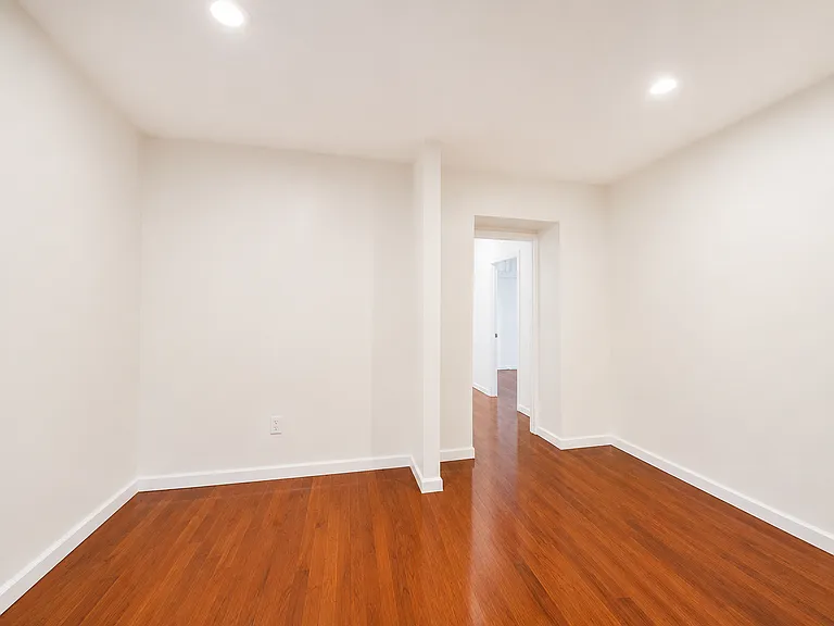 215 E Broadway #2R — Photo 6