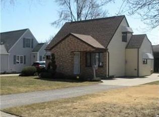 51 Lindbergh Ct, Cheektowaga, NY 14225