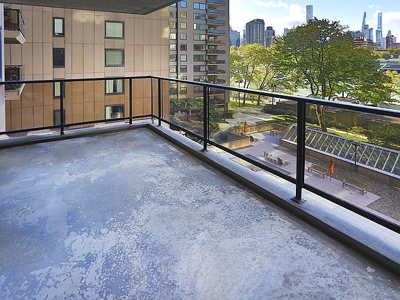 2nd image of 531 Main St APT 520