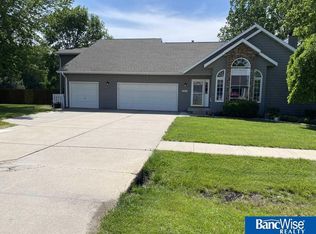 656 Swan Ln, Grand Island, NE 68801