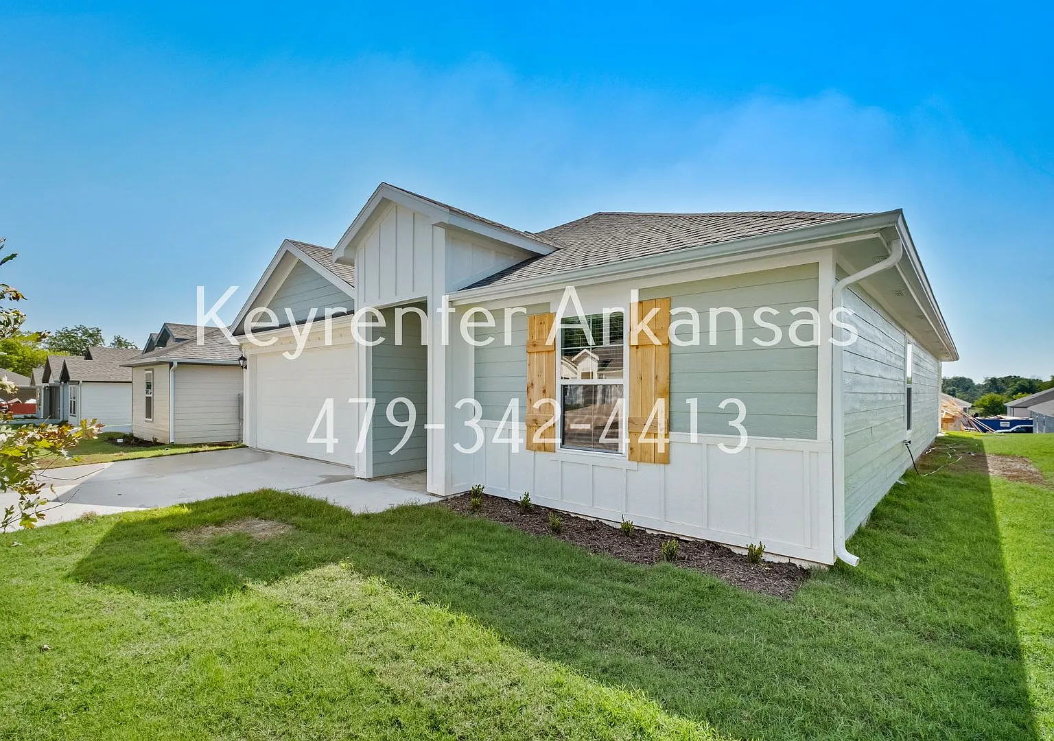 Beautiful, Brand New 4/2 in Gentry! — Photo 3