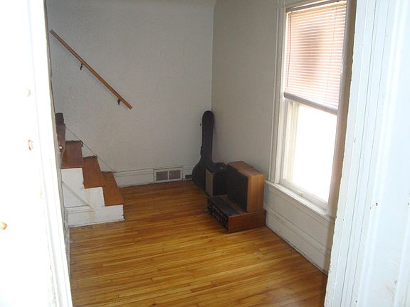 5th image of 1072 25th Ave SE