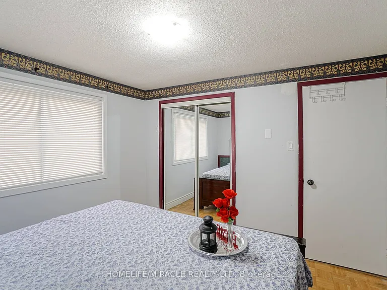 30 Hoskins Sq — Photo 19