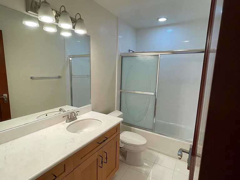 (Upstair) Bathroom