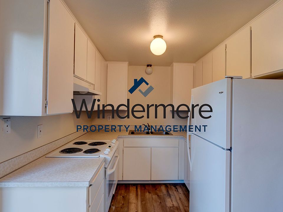 1st image of 1130 SW Harrier Cir APT 3