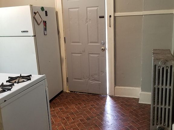 5th image of 222 1/2 E 7th St