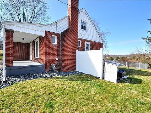 2nd image of 107 Hornbeck Dr