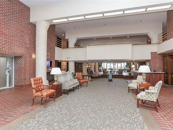 3rd image of 215 Brooke Ave APT 402