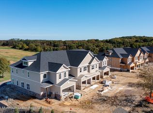 101 Hedgerow Ln, Manalapan, NJ 07726