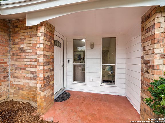 3rd image of 5834 Cliffdale Dr