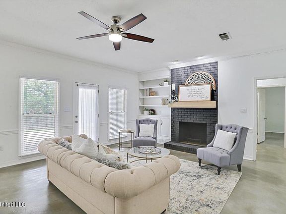 4th image of 221 Pembroke Dr