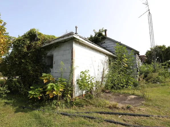 15 E Oneida St, La Crosse, IN 46348