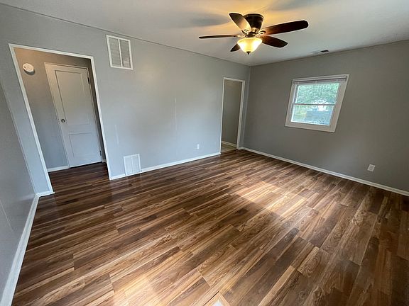 5th image of 915 Marcellus Dr