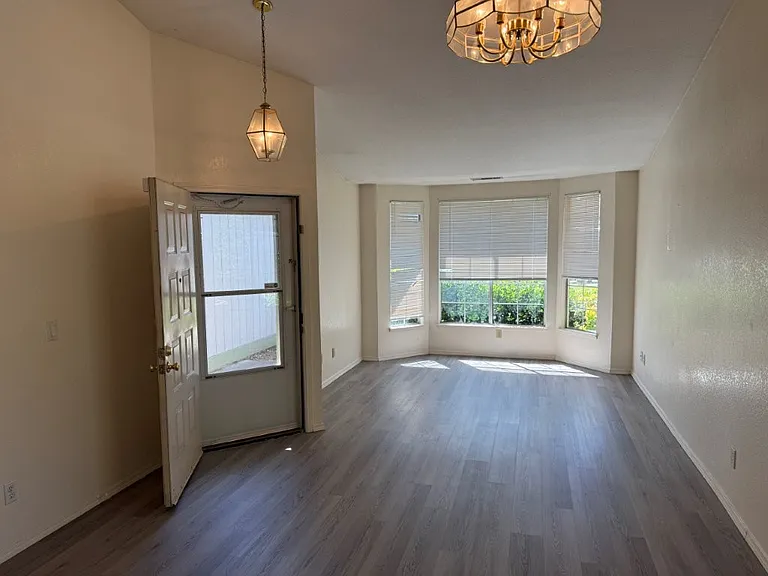 237 Sunridge Way — Photo 8