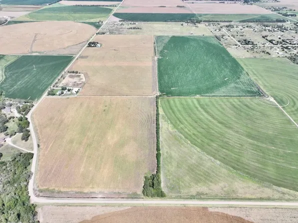 8100 N Maize Rd, Valley Center, KS 67147