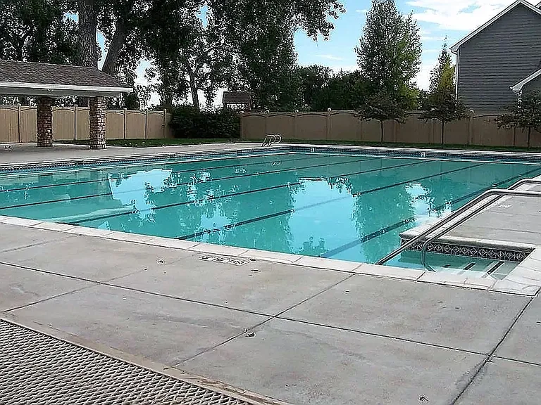 5225 White Willow Dr #J130 — Photo 2