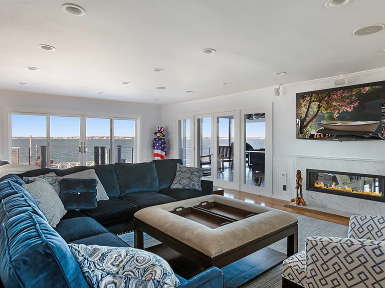 570 Dune Rd — Photo 8