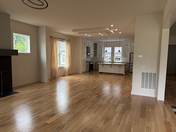4th image of 2323 Carter Ave #A