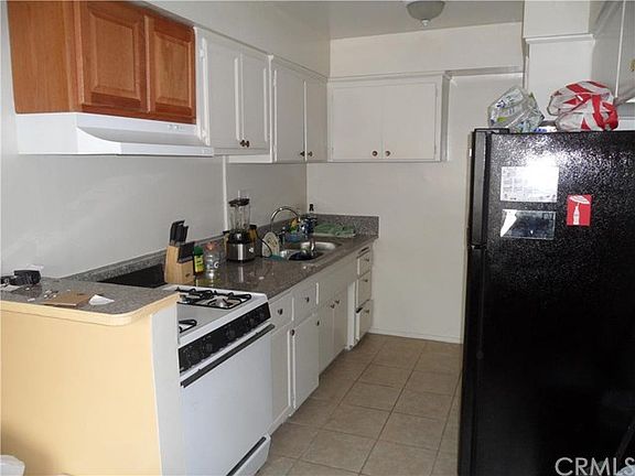 4th image of 2901 Kenwood Ave