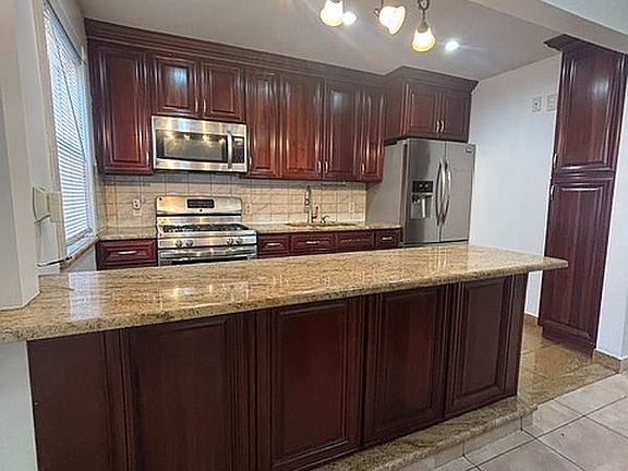 3rd image of 217 Seneca Ave