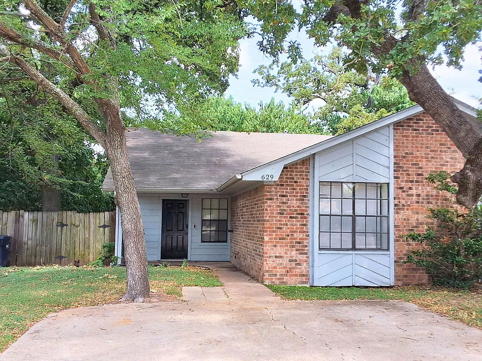 629 W Ridge Dr