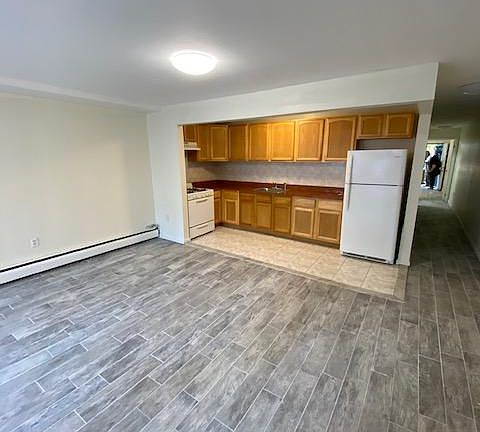 2nd image of 689 E 219th St Floor 1