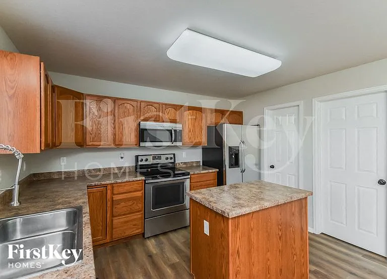 7606 Sistine Ln — Photo 6
