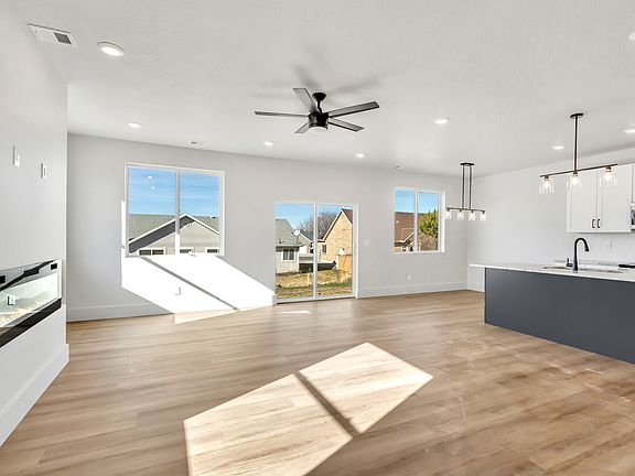 5th image of 547 N Haven Dr