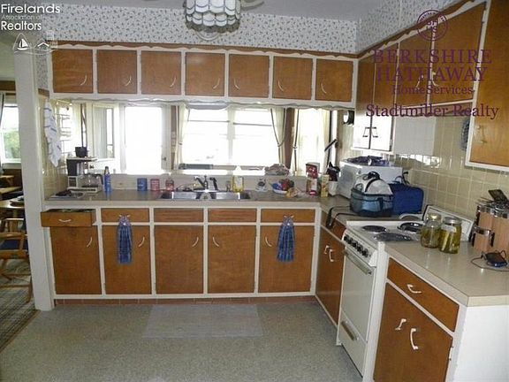 4th image of 3021 E Shore Dr