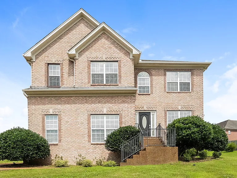 102 Polk Ct — Photo 1