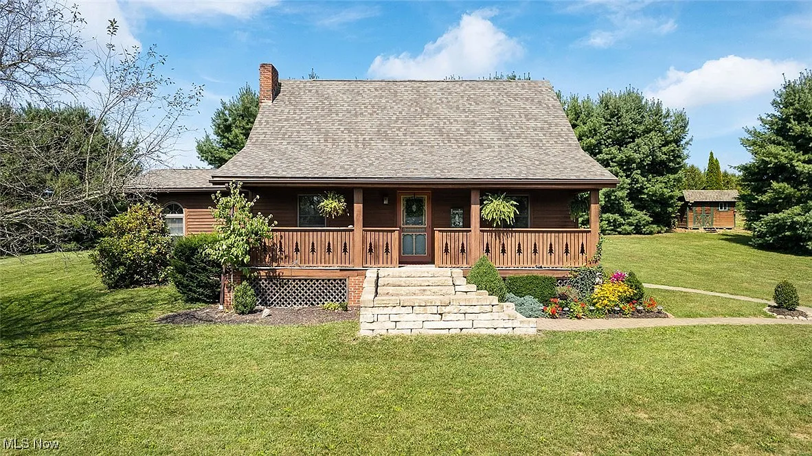 2435 Fisher Rd photo 1