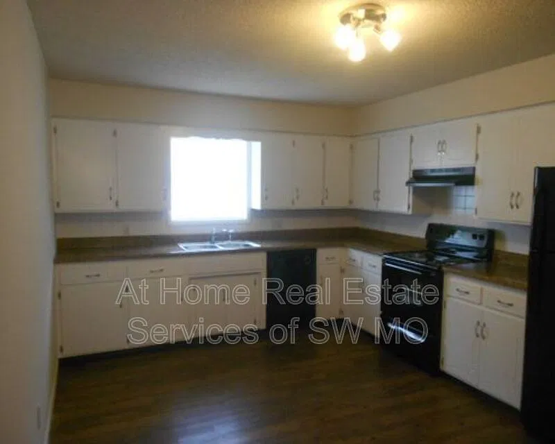 2 bed, 1.0 bath, 800 sqft, $680 — Photo 2