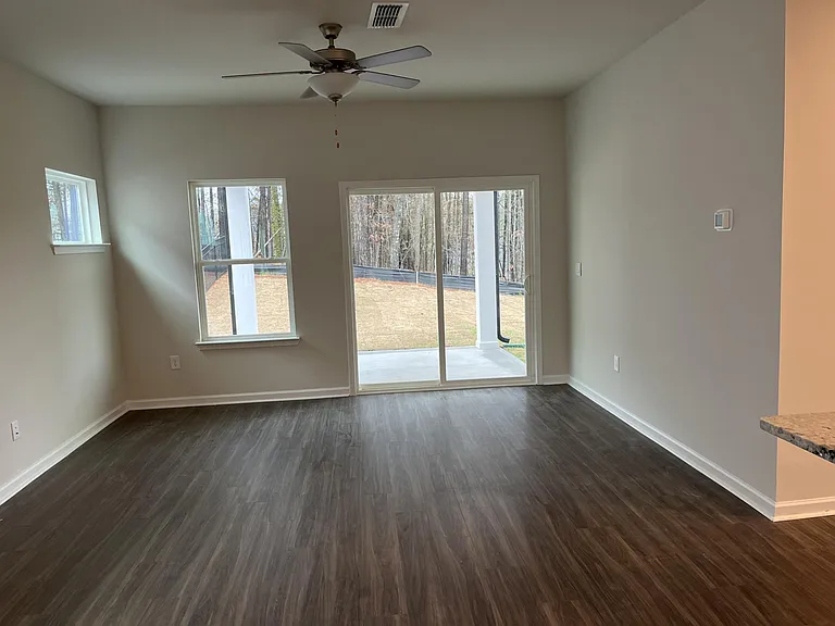 334 Wells Cir — Photo 5