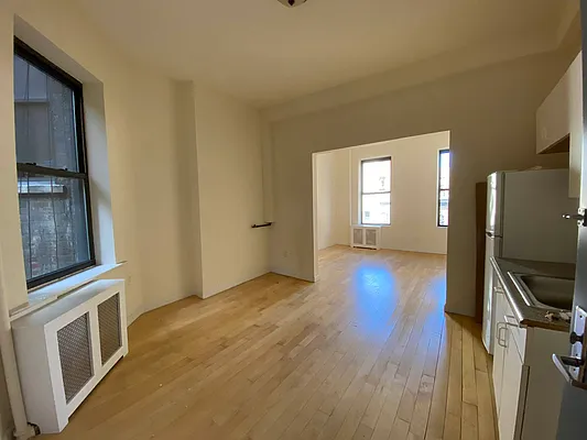 Rented by Urban Real Estate Property Group Inc | media 5