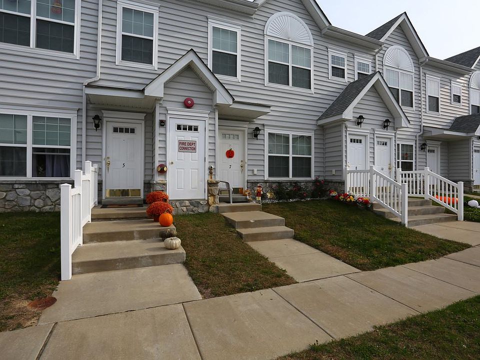2nd image of 614 Sally Ct
