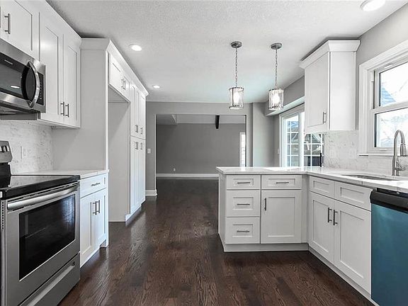 4th image of 10114 Hemlock Dr