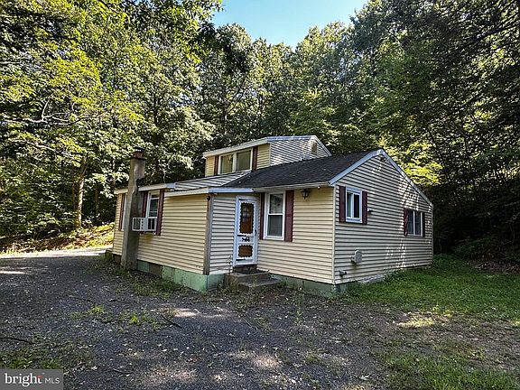 3rd image of 93 Mountain Side Ln