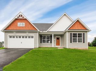 7687 Bentley Dr, Abbottstown, PA 17301