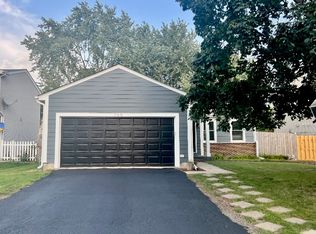 765 Rodenburg Rd, Roselle, IL 60172