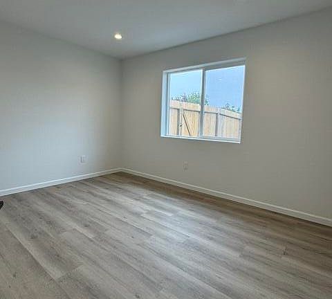 4th image of 2225&2223 Goldenstar Ct