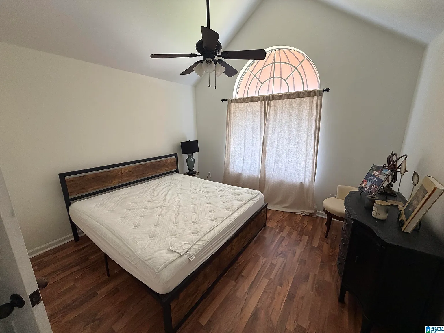 3 bed, 2.0 bath, $2,000 — Photo 4