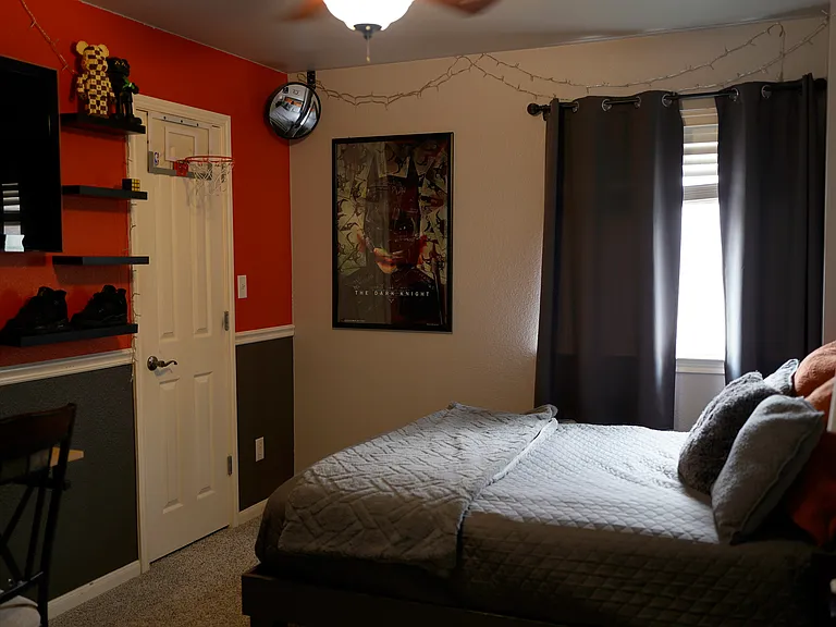 3rd Bedroom with walkin closet