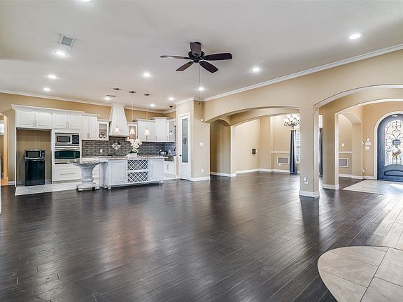 5th image of 511 E Cook St #1