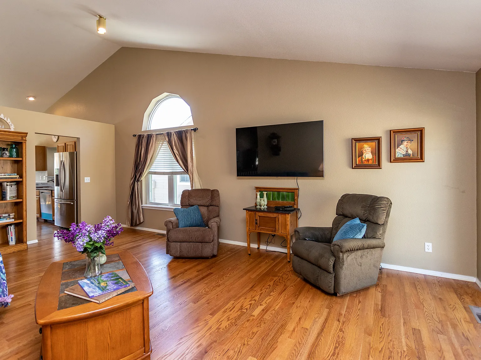 4 bed, 3321 sqft, $2,800 — Photo 4
