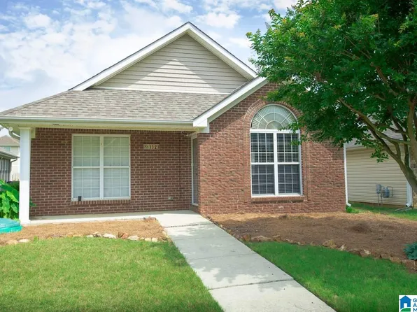 1121 Village Trl, Calera, AL 35040