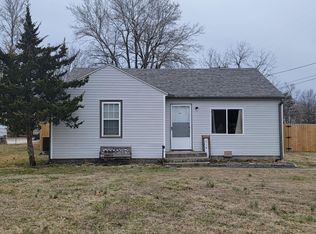 314 E Springfield St, Aurora, MO 65605