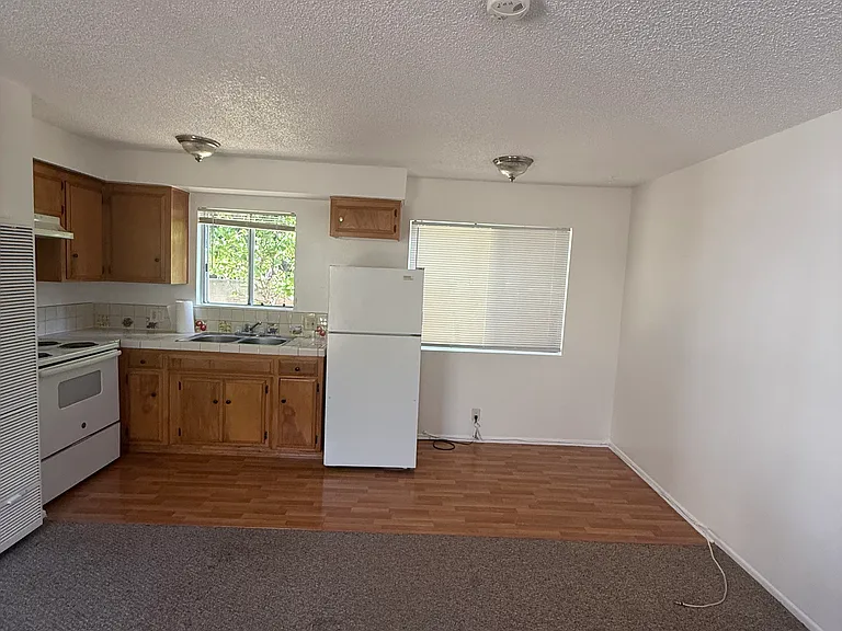 249 N Palm Ave #B — Photo 2
