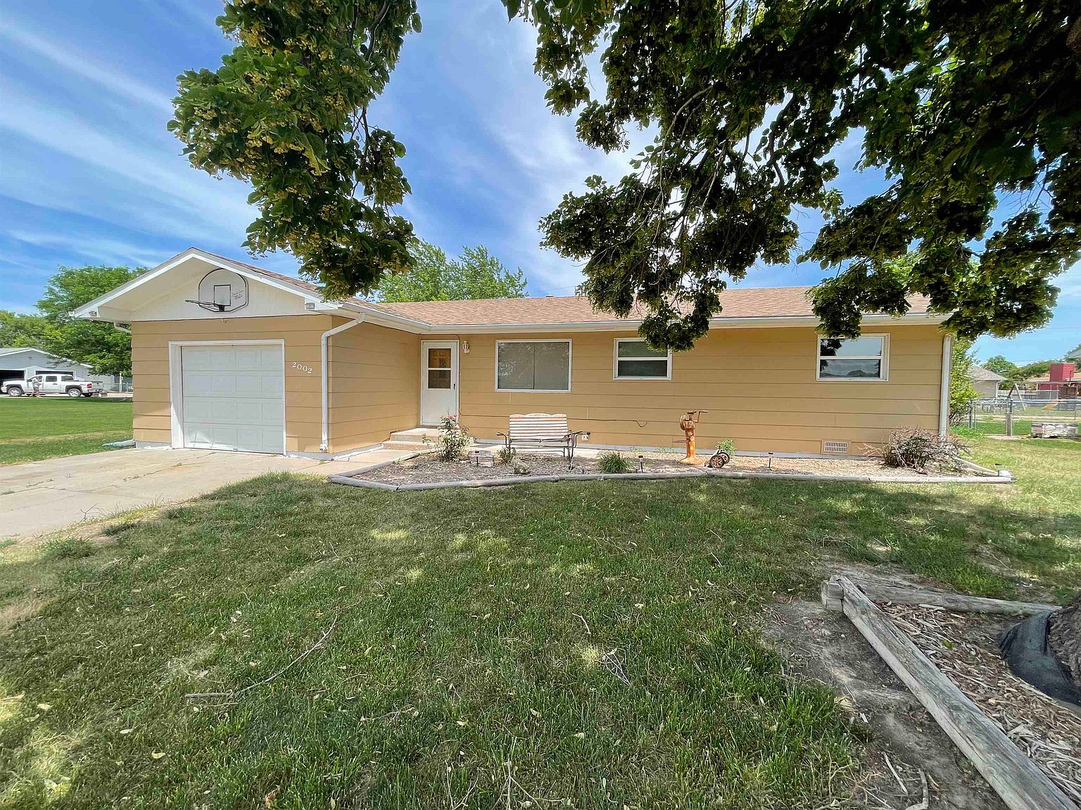 2002 D St, Cozad, NE 69130 Zillow