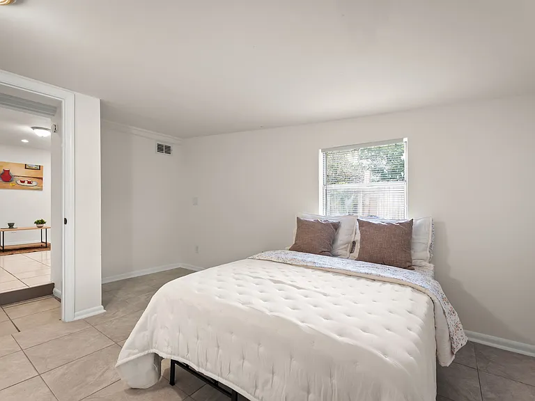 6750 Snow White Dr — Photo 14
