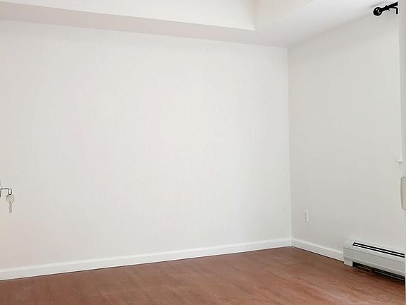 5th image of 250 Monahan Ave #1F